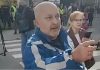 BORAC ARBiH TOKOM PROTESTA U TUZLI PSOVAO RAMI ISAKU: “Dvoje djece sam izgubio…” (VIDEO)