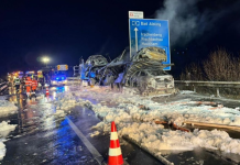 Vozaču iz BiH izgorio šleper s novim Mercedesima na njemačkom autoputu