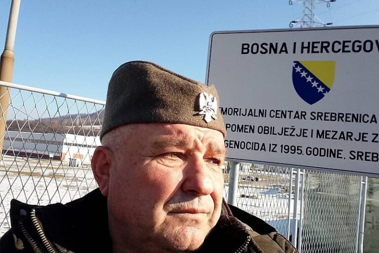 Pripadnik četničkog pokreta provocirao ispred Memorijalnog centra u Potočarima