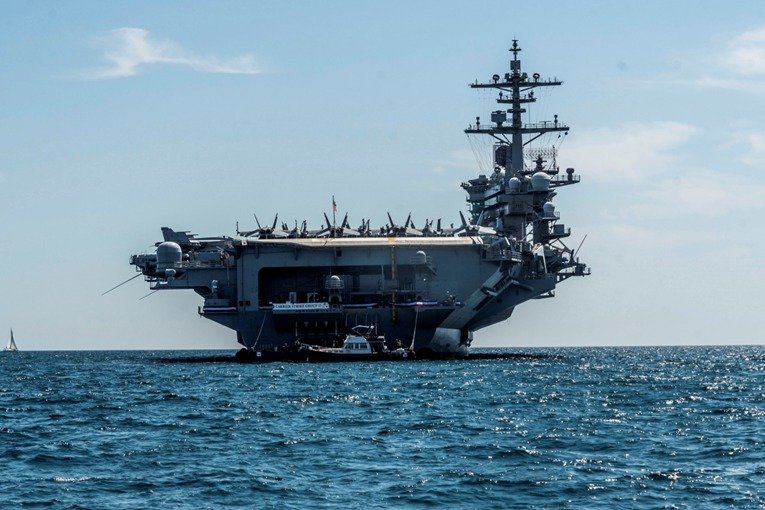 Iranska vojska pogodila američki nosač aviona USS Abraham Lincoln