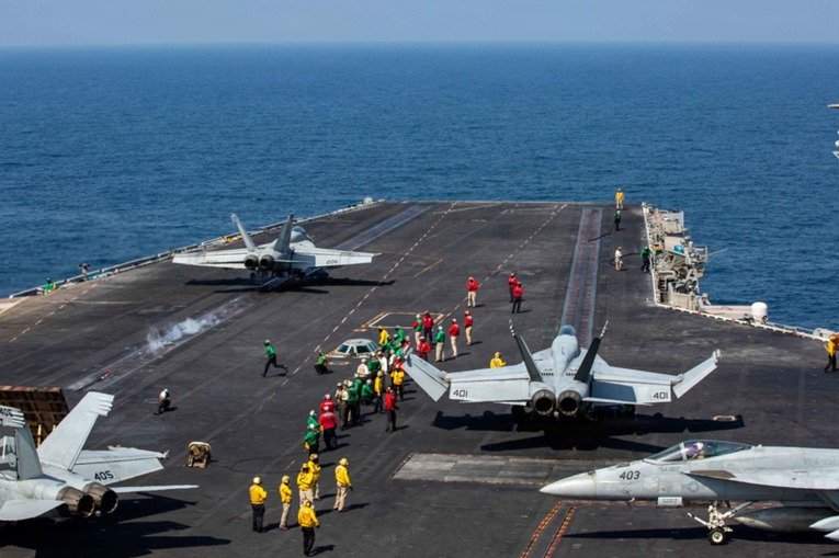 Iran tvrdi da je pogodio USS Abraham Lincoln, SAD demantuje: “Niste bili ni blizu”