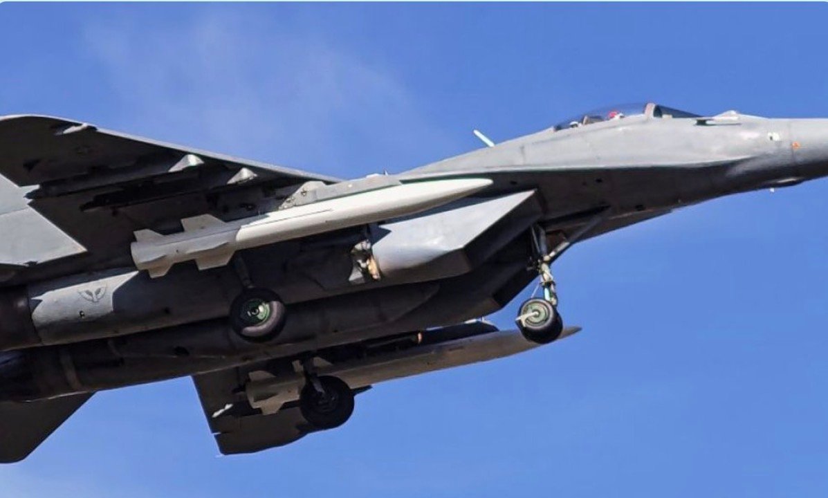 Srbija zvecka opasnim oružjem: Na MiG okačili rakete koje zovu ‘ubojicom nosača aviona’