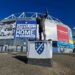 (FOTO) Ispred stadiona u Kardifu ponosno se vijori zastava sa ljiljanima