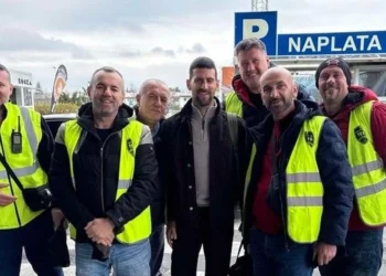 Novak Đoković stigao u Sarajevo, pozirao s taksistima