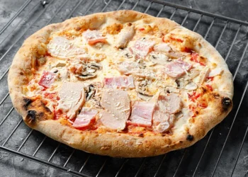 Kako da smrznuta pizza bude kao iz restorana: Dodajte joj ove sastojke