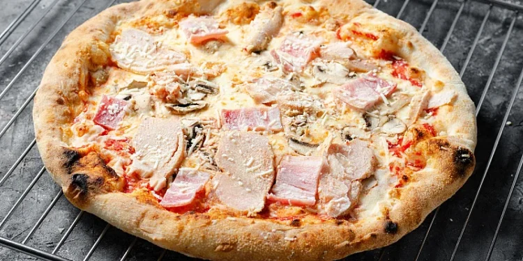 Kako da smrznuta pizza bude kao iz restorana: Dodajte joj ove sastojke