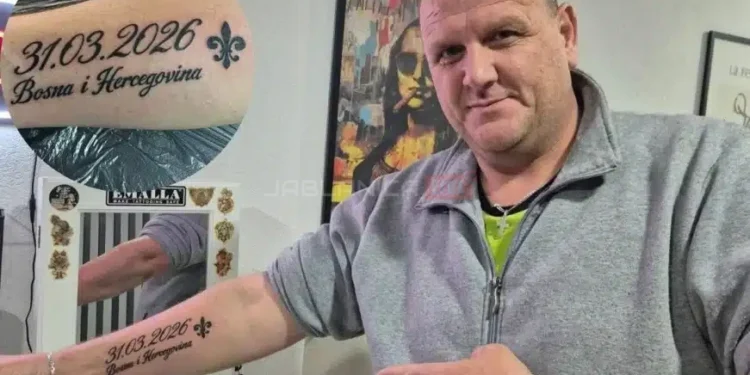 Ovaj potez je oduševio mnoge: Zoran iz Tuzle istetovirao datum historijske pobjede i ljiljan kao trajni podsjetnik na uspjeh Zmajeva!