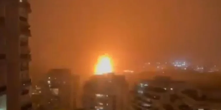 Izrael pod opsadom: Ujedinjeni Jemenski i Iranski balistički napad pretvorio noć u dan (VIDEO)