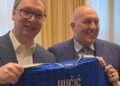 Vučić pozirao sa dresom Italije, komentari urnebesni: “Sad nam je jasno…”