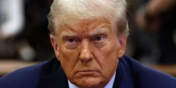 Potpuni haos u SAD-u: Protesti širom zemlje, sve glasniji zahtjevi za Trumpovu smjenu