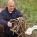 OTVORIO ŠAHT I OSTAO BEZ RIJEČI: Ono što je izvukao rukama šokiralo sve – čak šest zmija! (VIDEO)