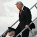 Donald Trump sve bolesniji? Jedva se spustio niz stepenice, objavljena zabrinjavajuća snimka
