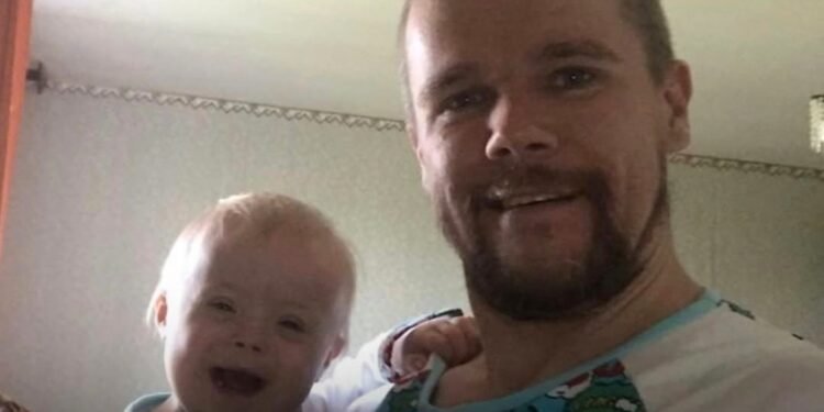 Mama se odrekla sina s Downovim sindromom, no ponosni otac je ostao uz njega