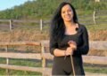 Njena priča oduševila je region: Emina Ćatić brine o više od 20 krava, radi poljoprivredu i ponosno poručuje: “Kad vidim kakvih djevojaka ima, ja sam najponosnija djevojka sa sela!”