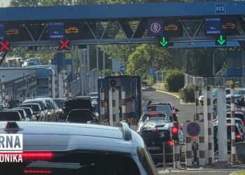 Još jedan Srbin protjeran iz Hrvatske: Nosio majicu kojima se veličaju velikosrpske ideje, dobio i zabranu ulaska