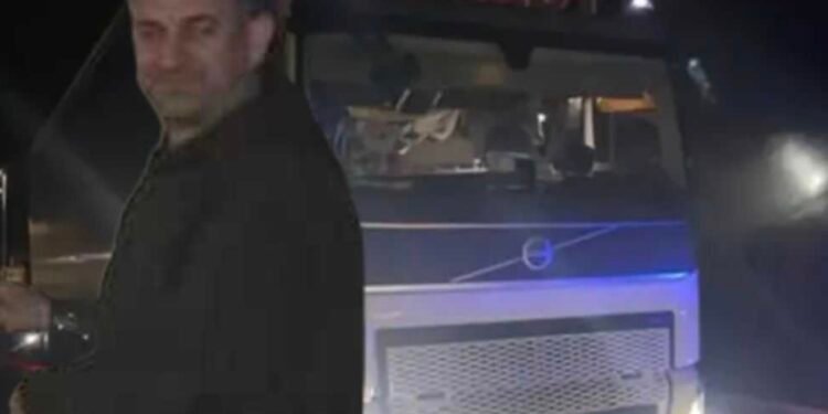 Policija objavila detalje užasa: Poznat identitet kamiondžije iz BiH koji je poginuo dok je pomagao kolegi na parkingu