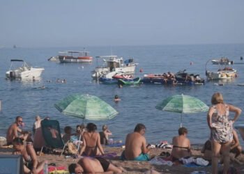 DVOJICU DJEČAKA SPASIO OD UTAPANJA: Admir je heroj sa Slovenske plaže