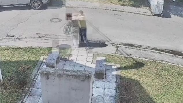Drska pljačka u Sarajevu: Starijoj ženi s vrata strgnuo lančić i oborio je na ulici