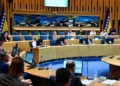 Konačno usvojene izmjene zakona: Državnim službenicima bit će povećane plate bez obzira na usvajanje budžeta