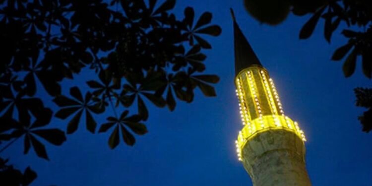 Muslimani ulaze u Novu godinu: Večeras nastupa 1448. hidžretska godina