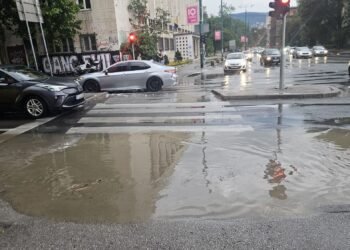 Video / Snažno nevrijeme pogodilo Sarajevo: Kiša za kratko vrijeme pretvorila ulice u potoke