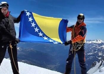 Zastava BiH zaviorila se na krovu Alpa: Planinari iz Bugojna osvojili Mont Blanc spektakularnom rutom
