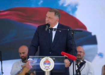 DODIK DOŽIVIO DO SADA NEVIĐENO BLAMIRANJE U RS-u: Na javnom skupu pljuvao po muslimanima, a onda su ga veterani RS-a žestoko kaznili…