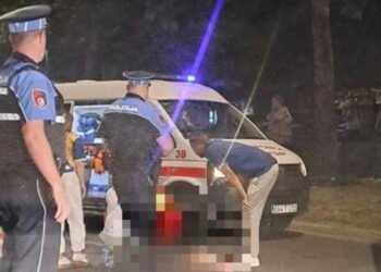 Stravična nesreća na proslavi u Sarajevu: Mladić (21) ispao sa krova vozila u pokretu, ljekari mu se bore za život