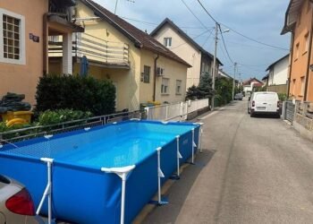 Žena u Zagrebu postavila bazen nasred ulice: “Nemam mjesta u dvorištu”