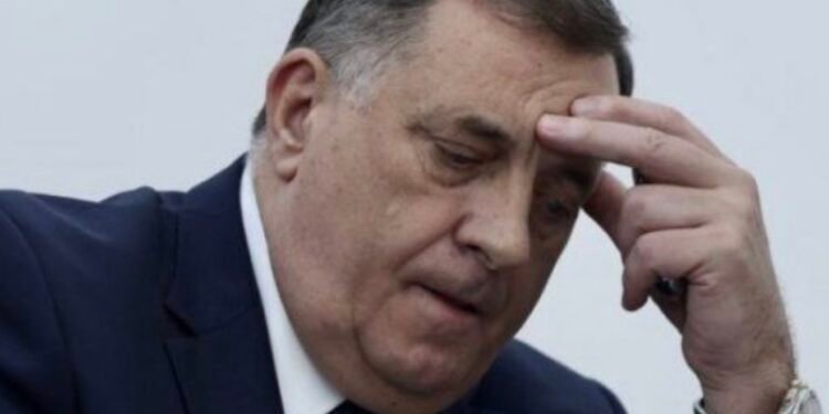 MUK U LAKTAŠIMA: Milorad Dodik manji od makovog zrna, nakon imenovanja Amerikanca za vršioca dužnosti visokog predstavnika…