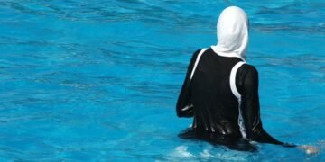 U burkiniju ušla u bazen, gradonačelnik u Austriji je istjerao: Umalo izbila tučnjava