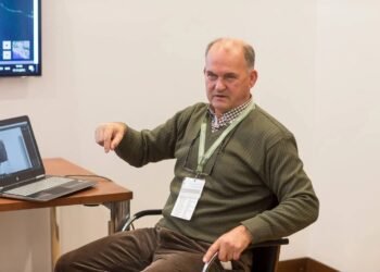 Mirsad Tokača priveden zbog zastave RBiH: Policija tvrdi da je „uznemirio građane“
