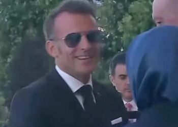 Macron pokušao poljubiti ruku Emine Erdogan: Pogledajte njenu hitru reakciju