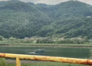Muškarac koji je sa splava puštao pjesmu “Da Bog da se Srebrenica ponovila” prekršajno sankcionisan: Platit će novčanu kaznu od 100 KM