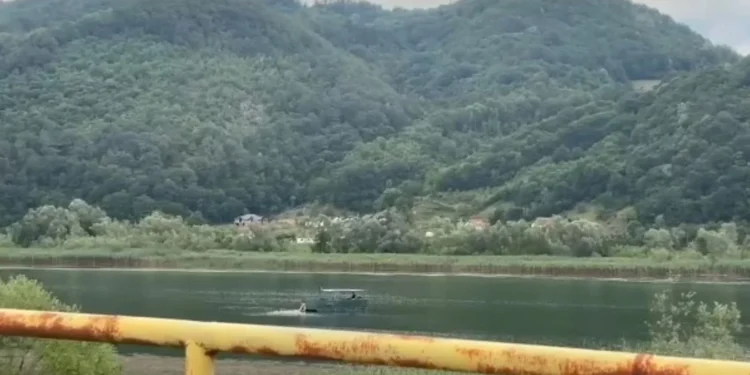 Muškarac koji je sa splava puštao pjesmu “Da Bog da se Srebrenica ponovila” prekršajno sankcionisan: Platit će novčanu kaznu od 100 KM