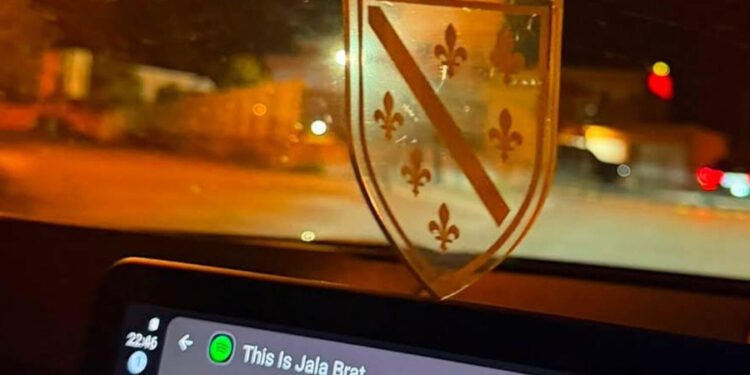 DRAMA NA PUTU PREMA CAZINU: Policija RS-a tražila da iz vozila ukloni ljiljane, zaprijetili su mu…