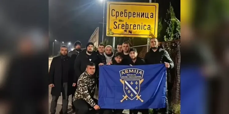 Muškarci u Srebrenici podigli zastavu ARBiH, Nenad Nešić ponovo provocira